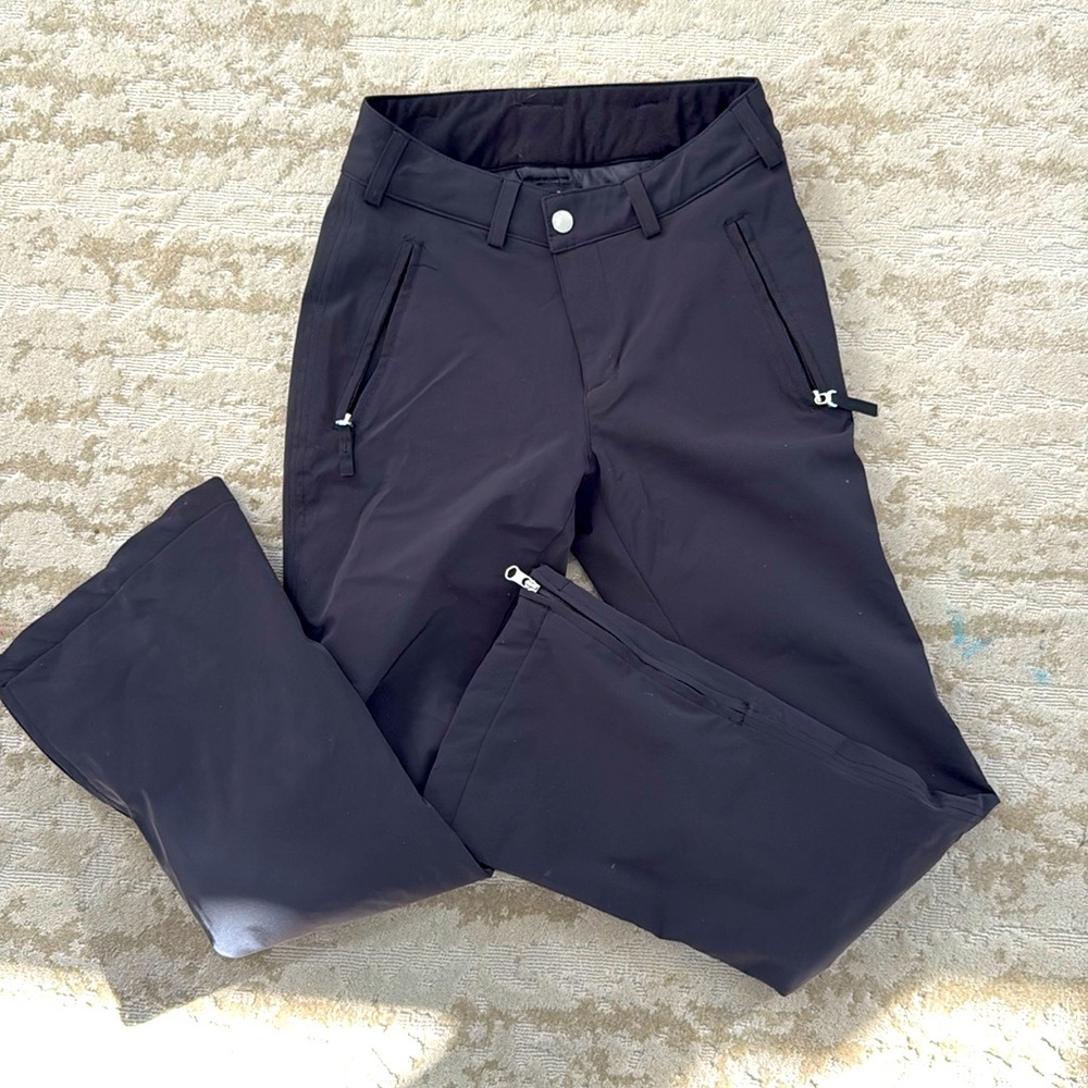 Fire and ice ski /snow pants! Excellent condition. Flattering fit!